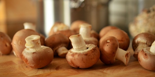 mushrooms ready to slice for stir fry
